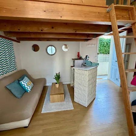 Appartement Climatisé Avec Mezzanine à 300 M De La *