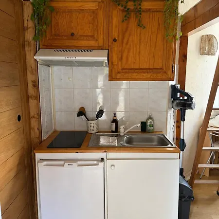 Climatisé Avec Mezzanine à 300 M De La