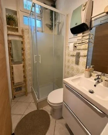 Appartement Climatisé Avec Mezzanine à 300 M De La