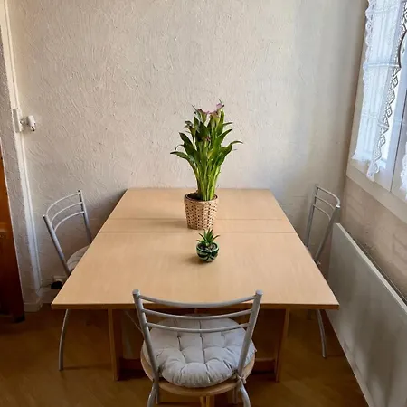 Appartement Climatisé Avec Mezzanine à 300 M De La