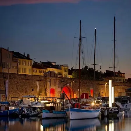 Climatisé Avec Mezzanine à 300 M De La Appartement Antibes