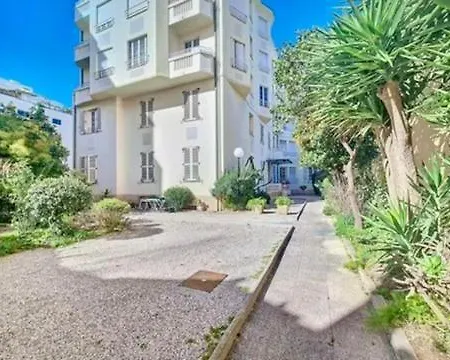 Appartement Climatisé Avec Mezzanine à 300 M De La Antibes