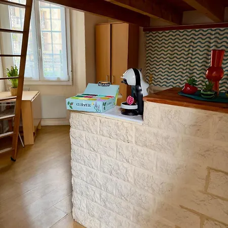 Appartement Climatisé Avec Mezzanine à 300 M De La